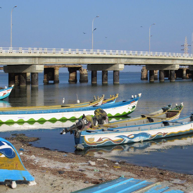 Puente de Mannar conectando Mannar Island con el continente, ruta norte Sri Lanka Puente de Mannar conectando Mannar Island con el continente, ruta norte Sri Lanka