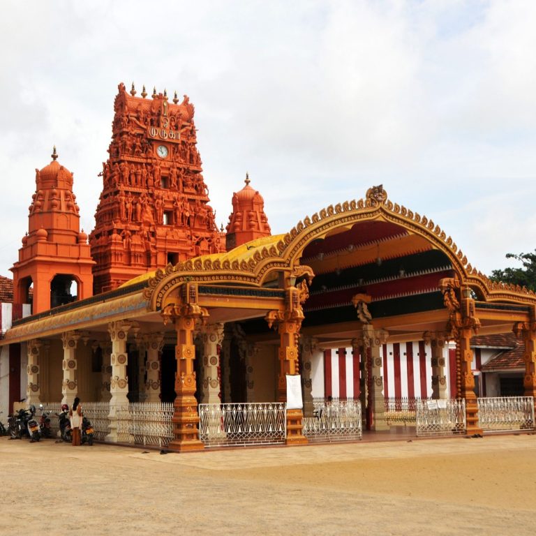 Templo Nallur Kandaswamy en Jaffna, icono cultural del norte de Sri Lanka Templo Nallur Kandaswamy en Jaffna, icono cultural del norte de Sri Lanka