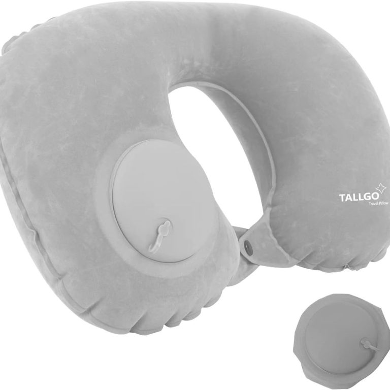 Cojín de viaje gris con soporte para el cuello y altavoz integrado.