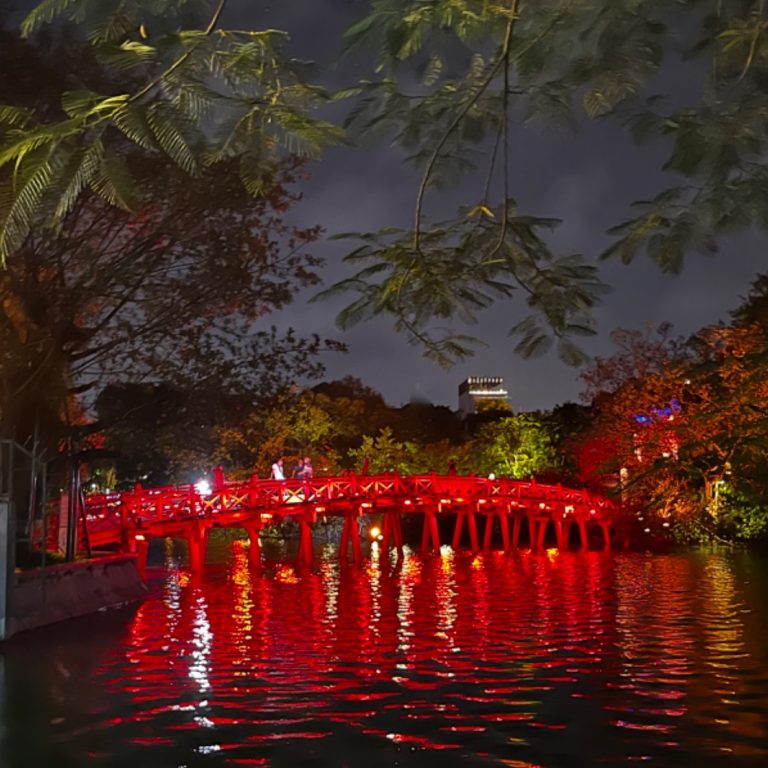 Puente Rojo (Car The Hui) Hanoi