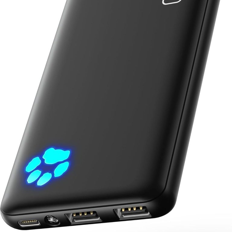 Batería externa negra con un logo de pata azul iluminado y puertos USB.